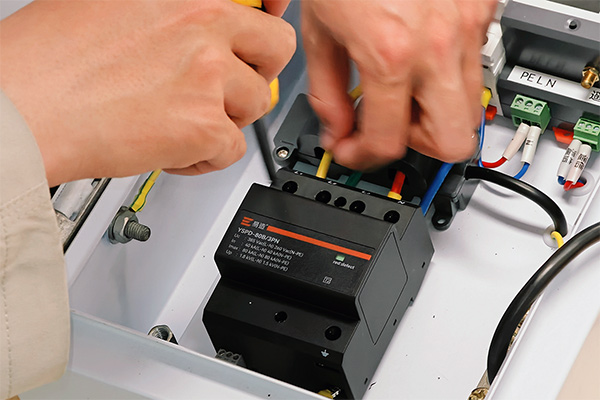 易造浪涌保护器安装