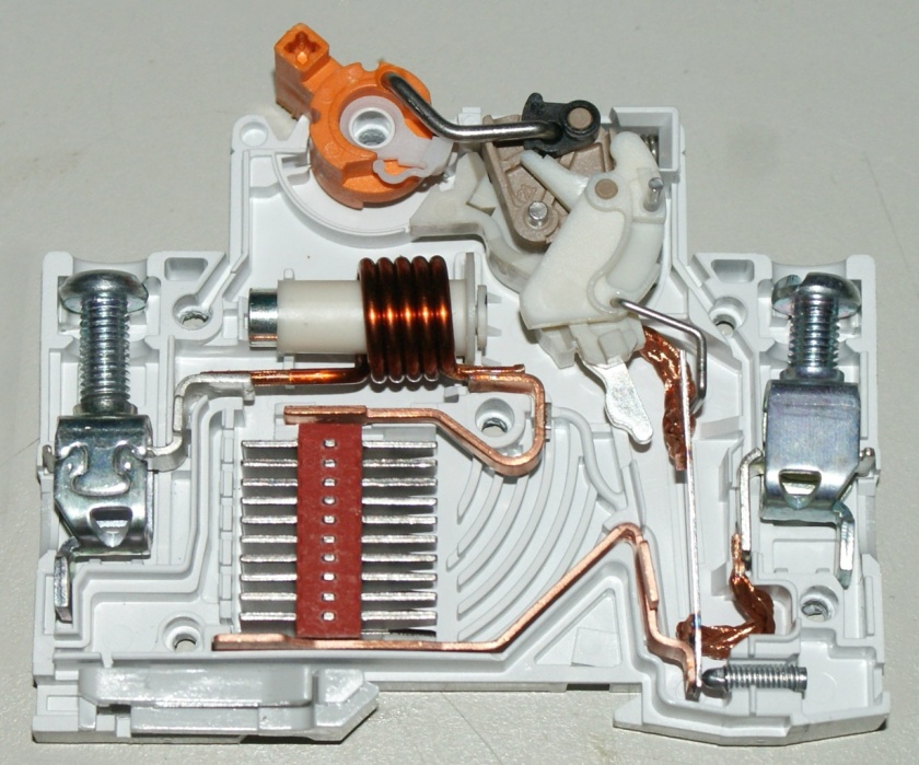 浪涌后备保护跳闸是什么原因呢