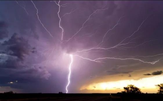 你见过被雷电击毙的人吗?受害者身上的花纹是怎么一回事? 你见过被雷电击毙的人吗?受害者身上的花纹是怎么一回事?