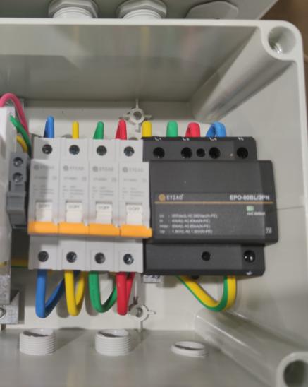 知名后备式保护器